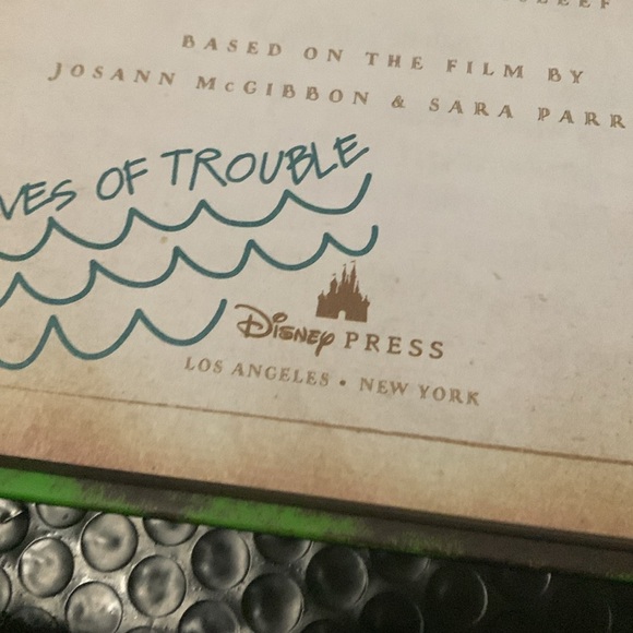 Mal's Spell Book II by Disney Book Group First Hardcover Edition June 2017 Magic - Picture 4 of 5